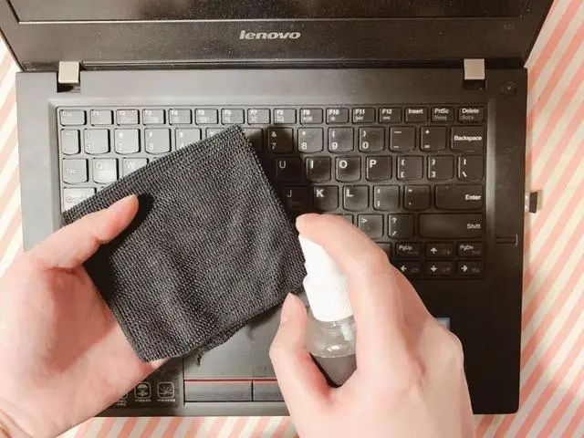 【一記居家】住手！不要再用酒精清潔電腦、手機(jī)屏幕，否則……